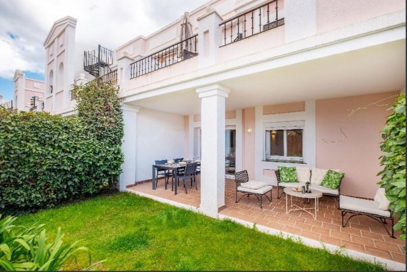 Apartment for sale in Nueva Andalucia, Mlaga...