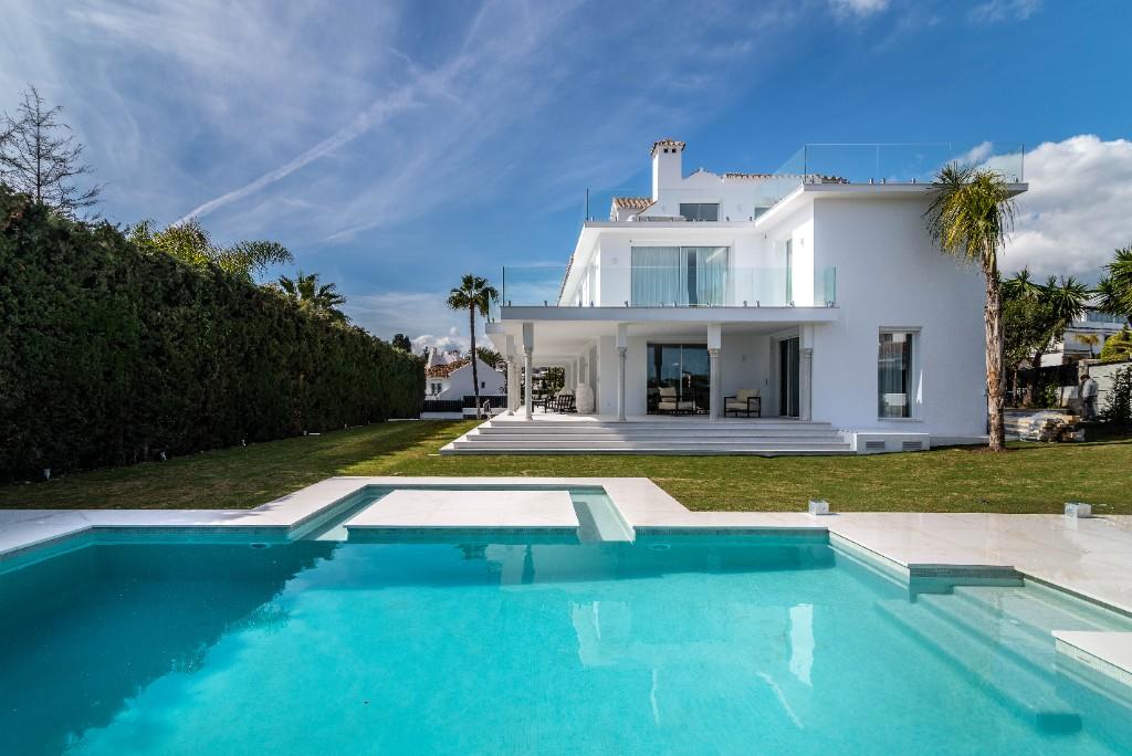 Detached house for sale in Nueva Andalucia, Mlaga...