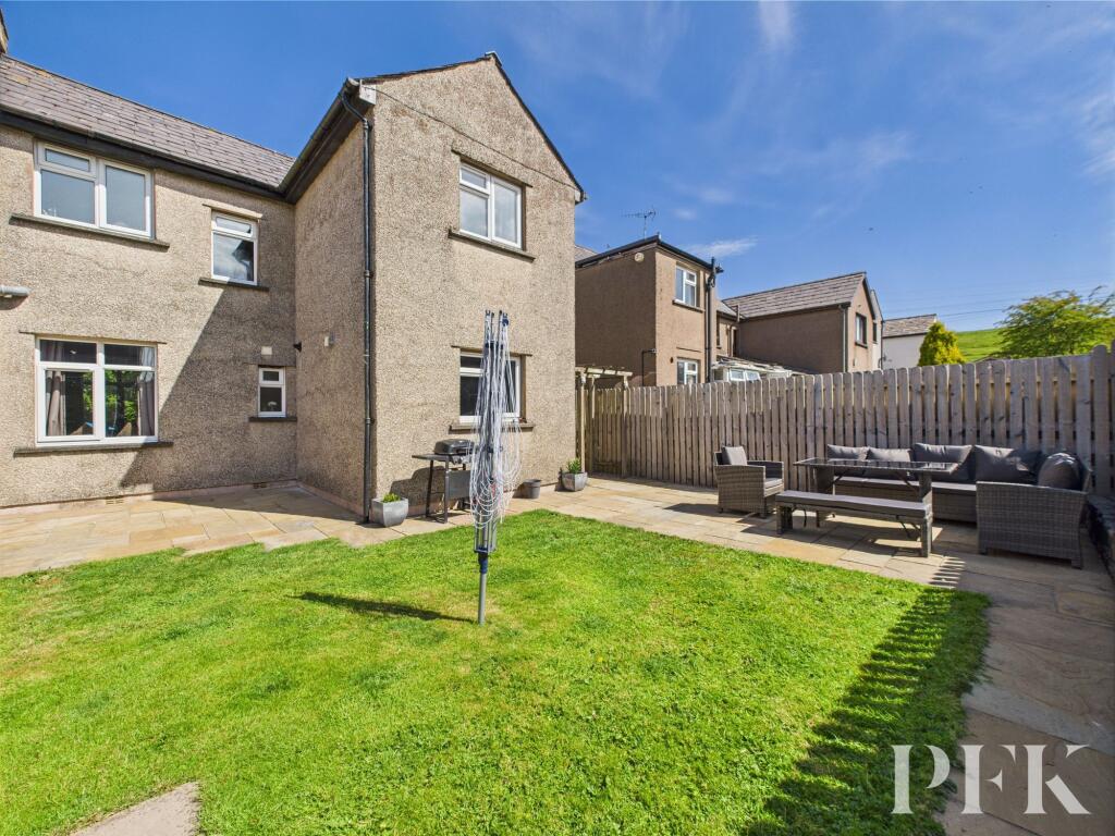 3 bedroom semi-detached house