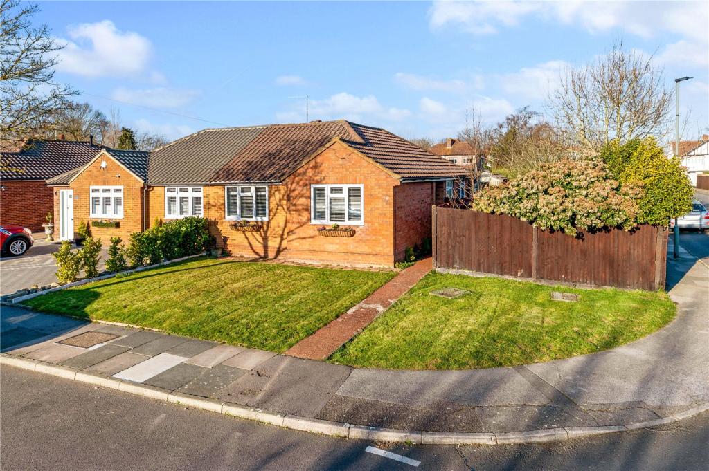2 bedroom bungalow for sale in Rolleston Avenue, Petts Wood, Orpington, BR5