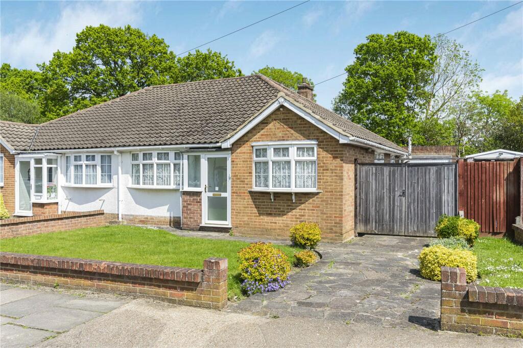 2 bedroom bungalow for sale in Rolleston Avenue, Petts Wood, Orpington