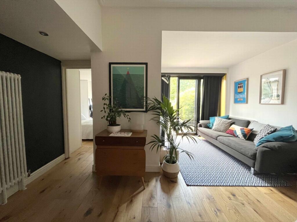 Main image of property: Spencer Avenue, Palmers Green, N13