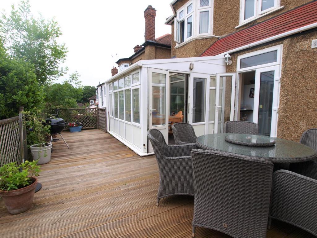 3 bedroom detached house for rent in Broadfields Avenue ...