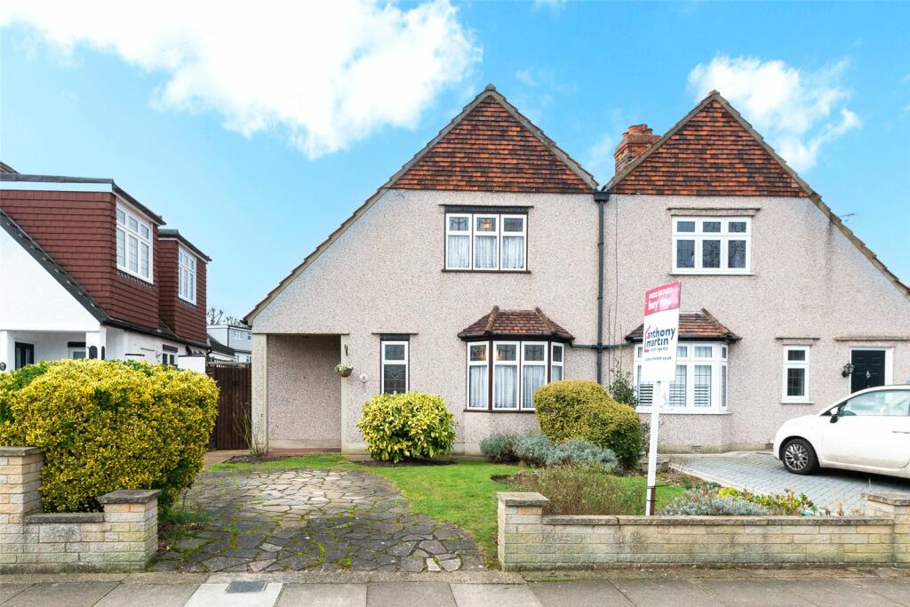 3 bedroom semidetached house for sale in Oakwood Drive, Bexleyheath