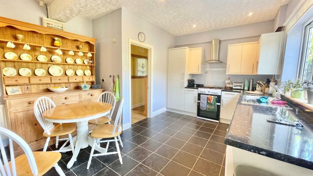 3 bedroom chalet for sale in Ochiltree Road, Hastings, TN34