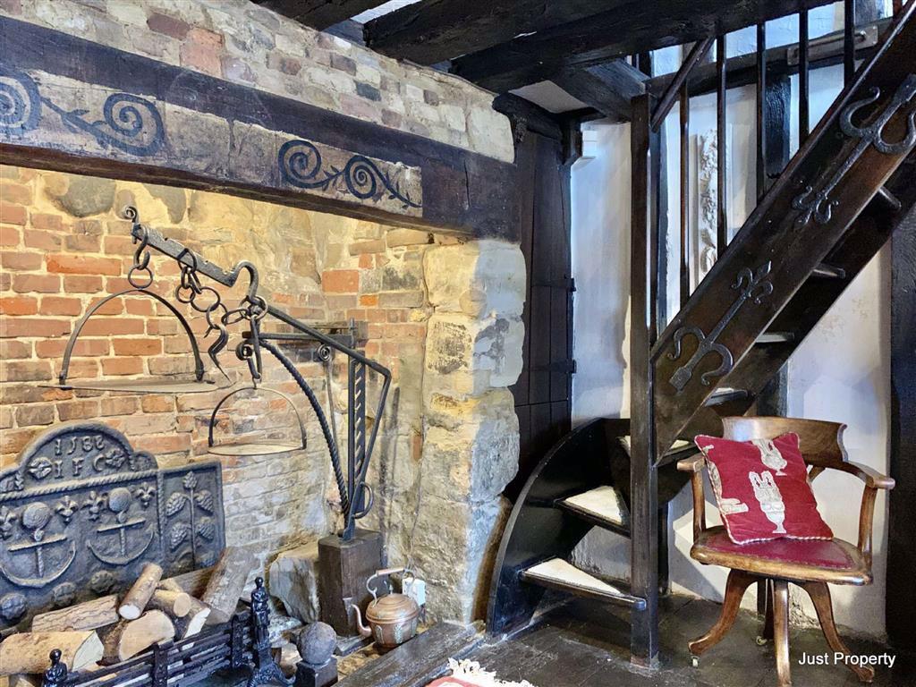 4 bedroom terraced house for sale in The Bourne, Hastings, TN34