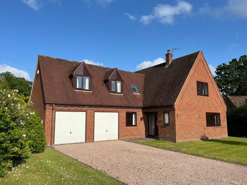 Main image of property: 2 Vicarage Close, Worcester, Worcestershire, WR2 6PA