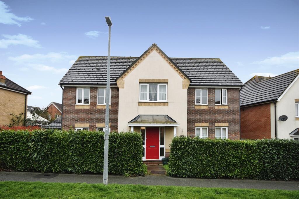 5 bedroom detached house for sale in Bridport Way, Braintree, CM7