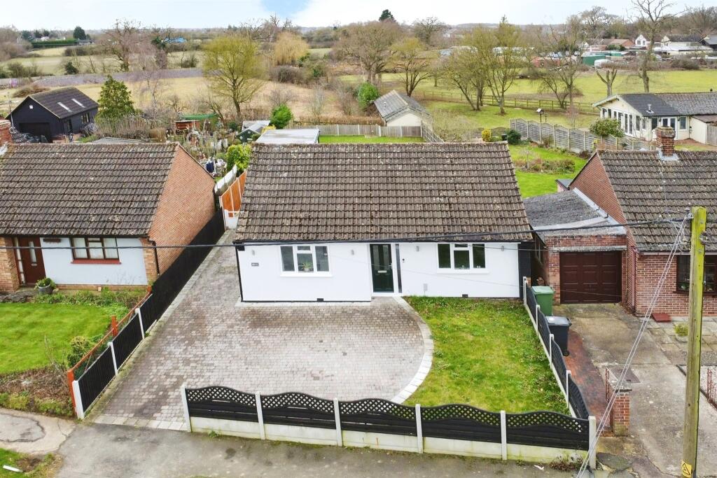 3 bedroom detached bungalow for sale in Lyons Hall Road, Braintree, CM7