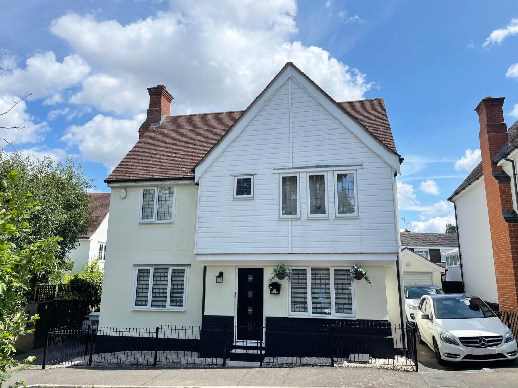 4 bedroom detached house for sale in River Mead, Braintree, CM7