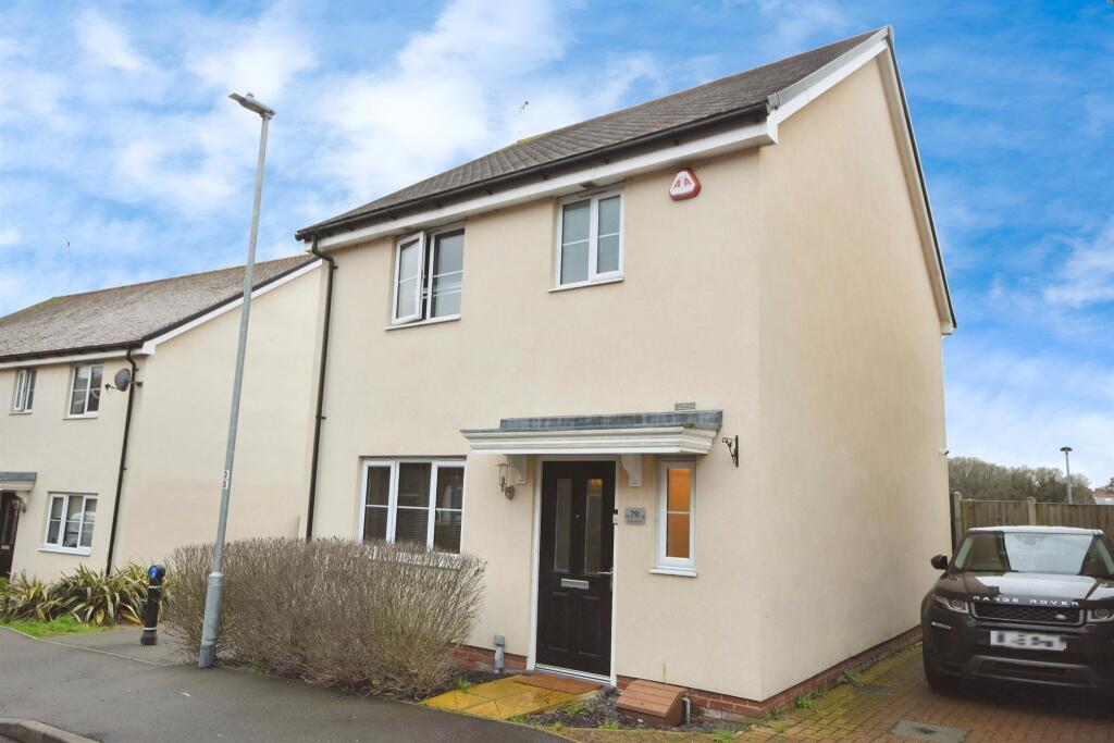 3 Bedroom Detached House For Sale In Bamboo Crescent, Braintree, CM7