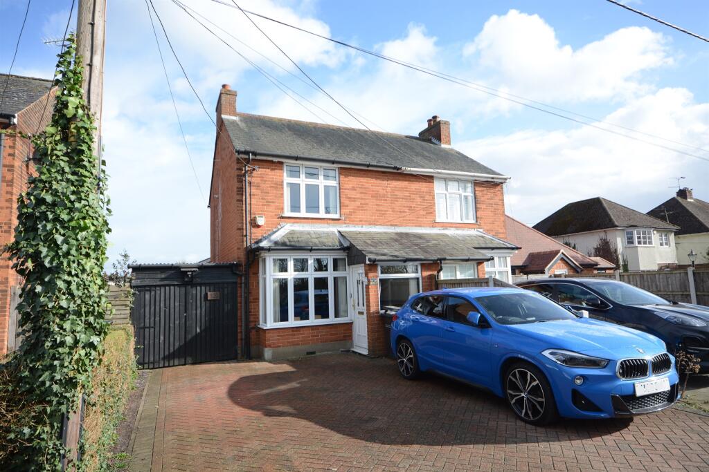 3 bedroom semidetached house for sale in Broad Road, Braintree, CM7