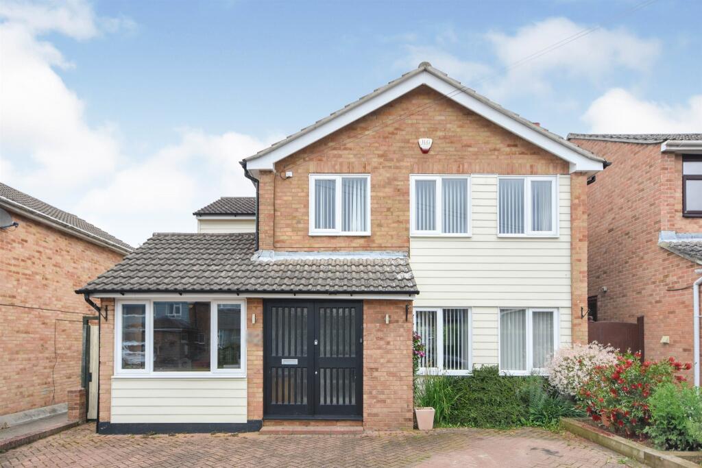 4 bedroom detached house for sale in Marlborough Road, Braintree, CM7