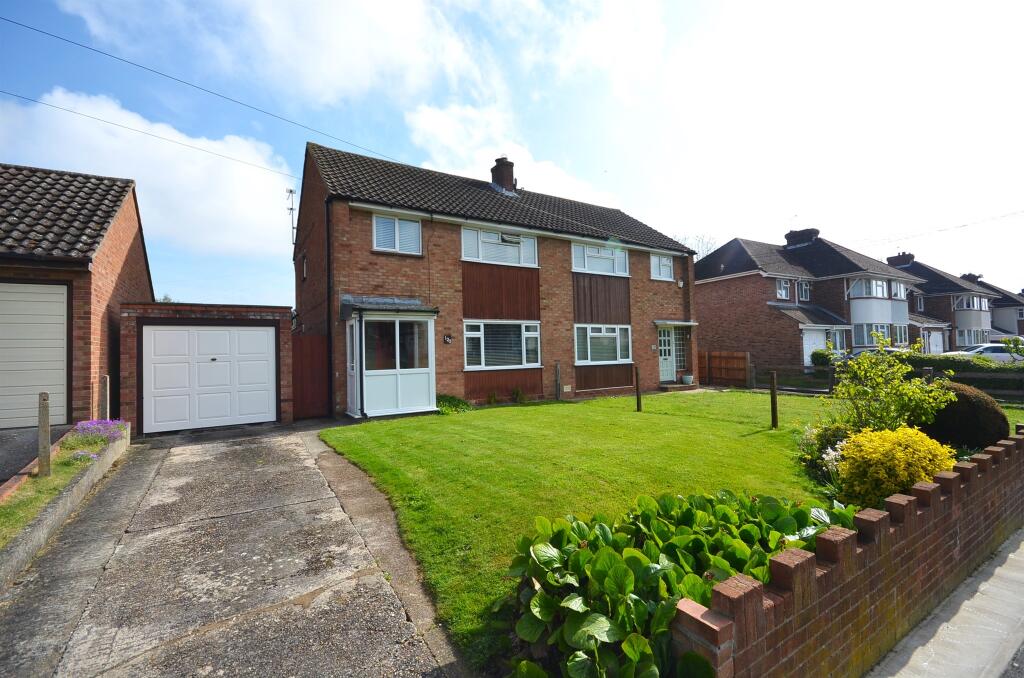 3 bedroom semidetached house for sale in Panfield Lane, Braintree, CM7