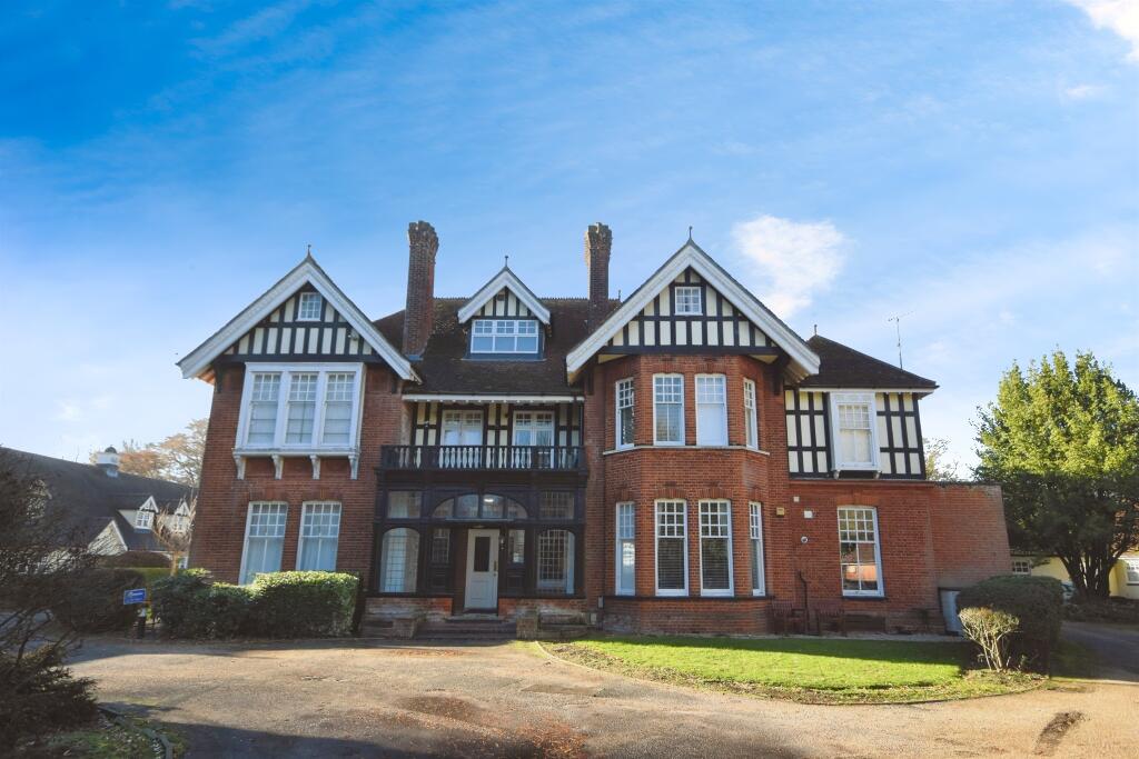 Main image of property: Monken Hadley, BRAINTREE