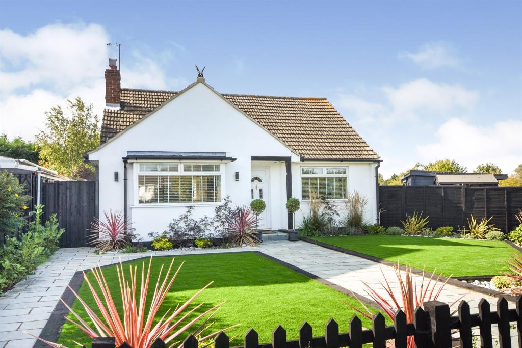 2 bedroom detached bungalow for sale in Brain Valley Avenue, Black