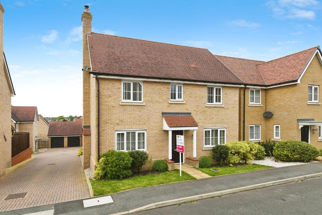 4 bedroom detached house for sale in Mill Park Drive, Braintree, CM7