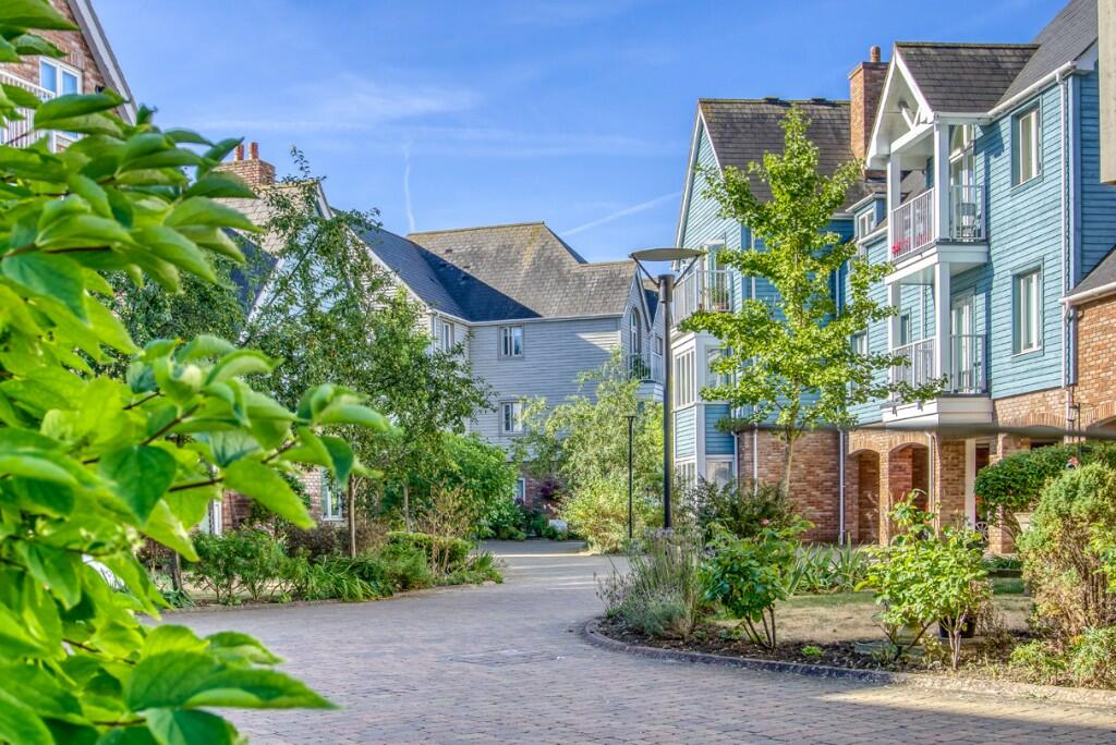2 bedroom retirement property for sale in 36 Marlow Bridge Meadow Way