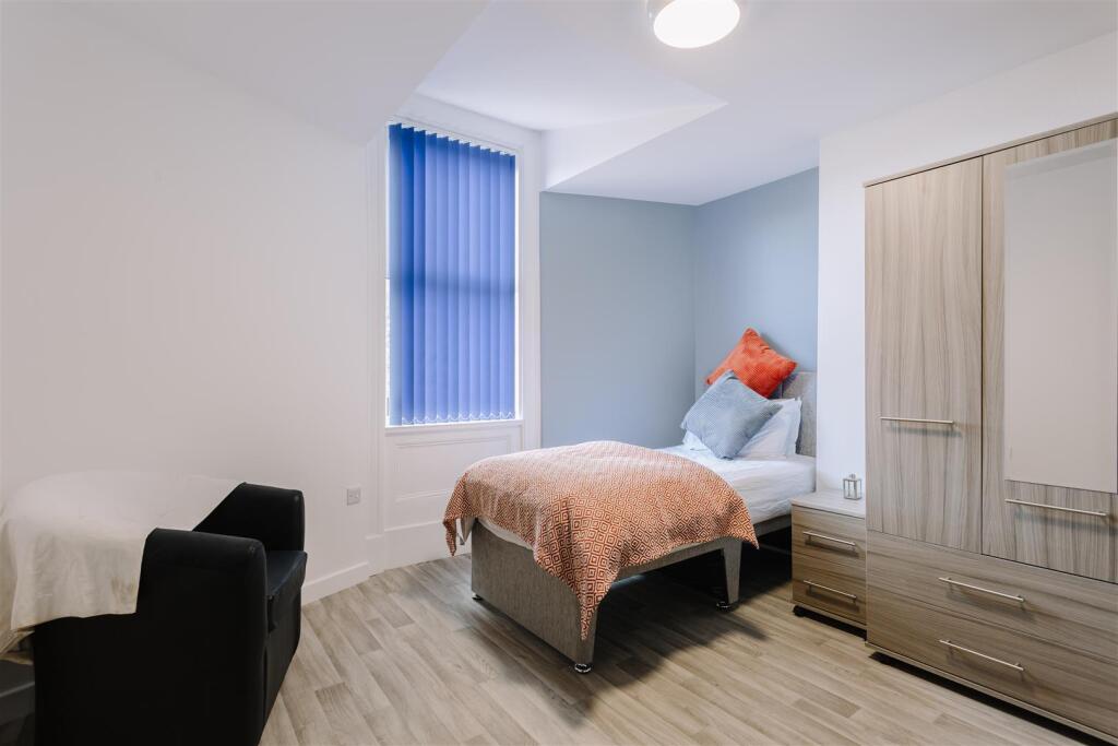 Main image of property: En-Suite Room, John Street, Hull