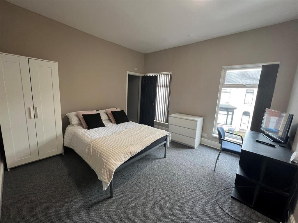 Main image of property: En-suite Student House Share - Vermont Street, Hull