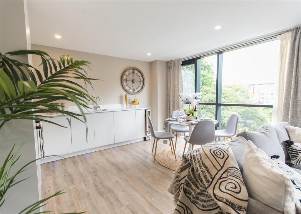 Main image of property: The Glass House