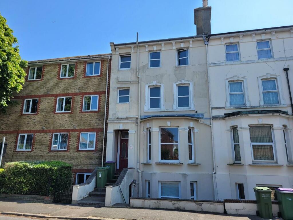 2 bedroom flat for rent in Lennard Road, Folkestone, CT20
