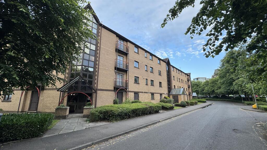 Main image of property: Flat 8, 17, Riverview Drive Glasgow, G5 8EU