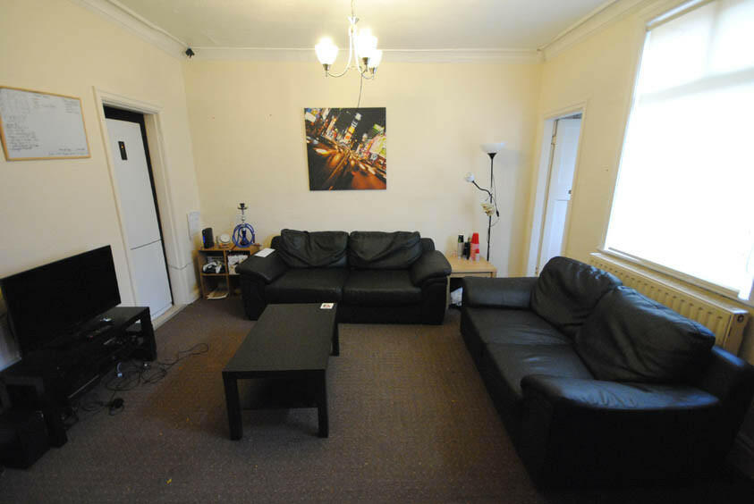 4 bedroom house for rent in Estcourt Avenue, Leeds, LS6