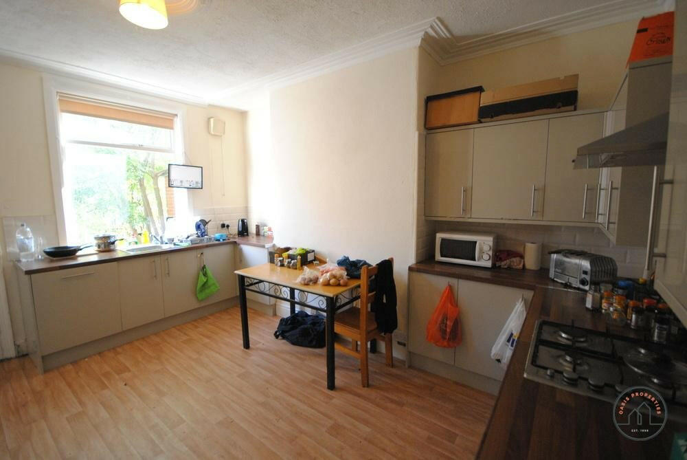 4 bedroom house for rent in Welton Mount, Leeds, LS6
