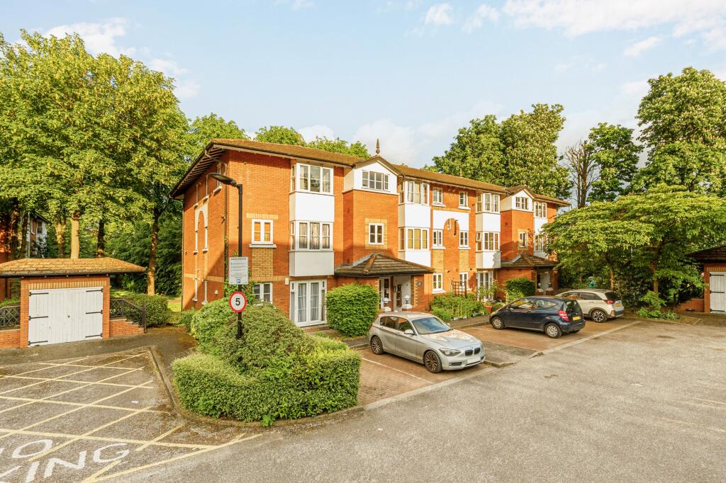 2 bedroom apartment for sale in Beechwood Grove, Acton, W3