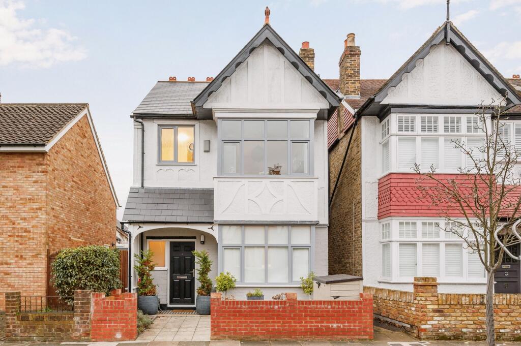 4 bedroom detached house for sale in Highview Road, Ealing, W13