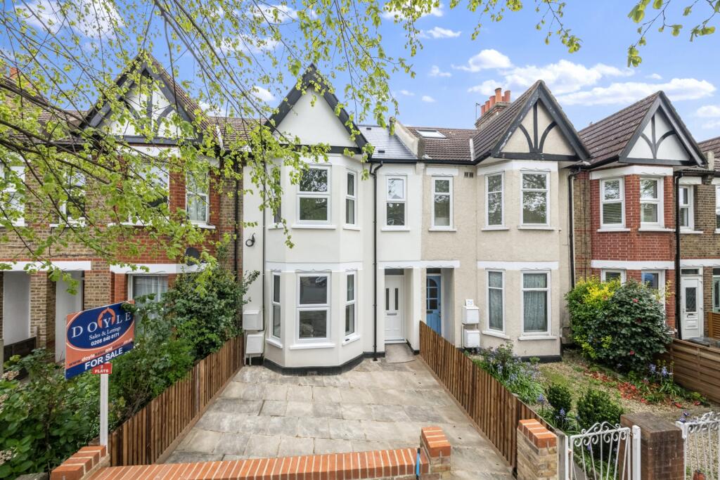 3 bedroom apartment for sale in Northfield Avenue, Northfields, W13