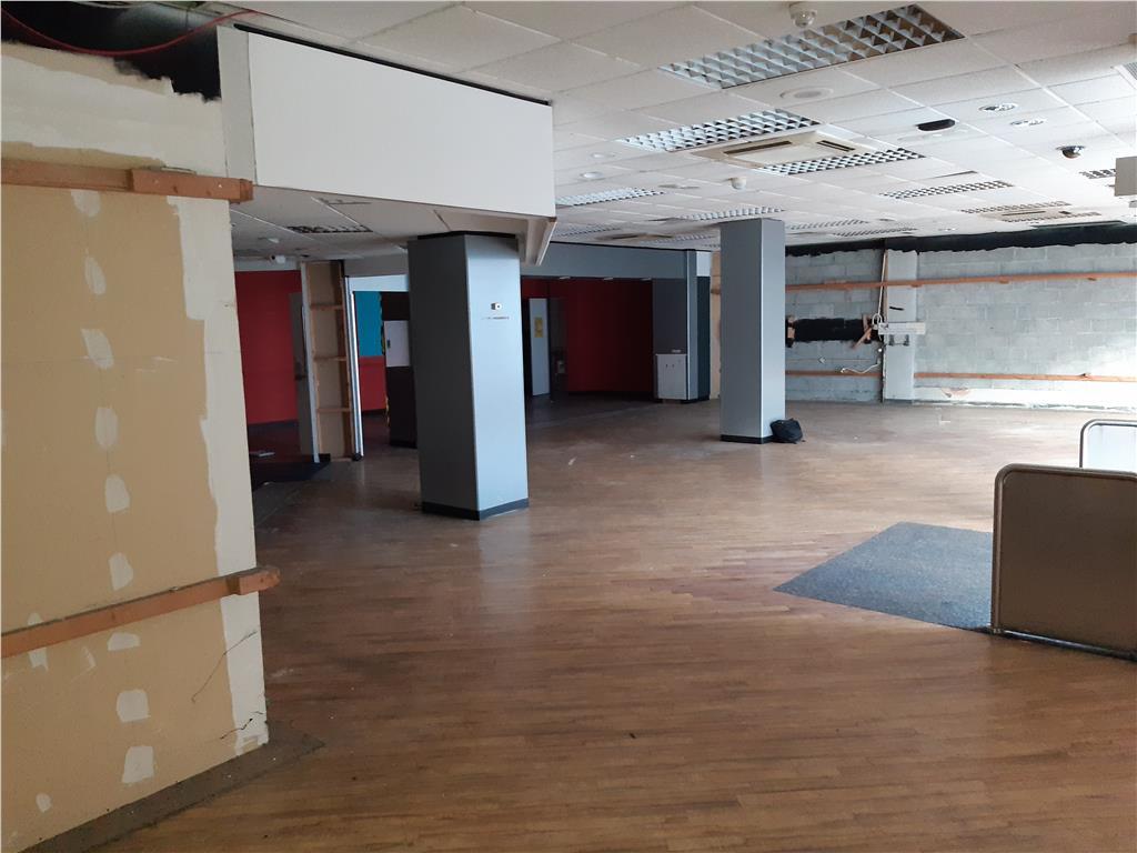 High street retail property to lease in 4, Berkeley Vale, Falmouth