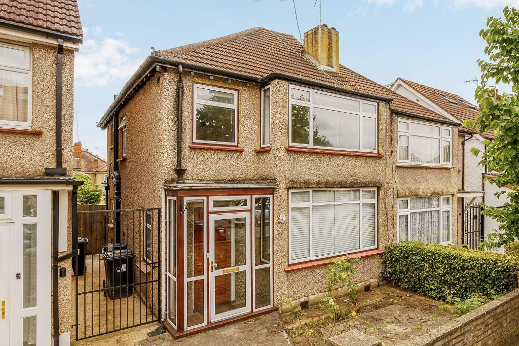 3 bedroom semidetached house for rent in Beresford Avenue, Hanwell