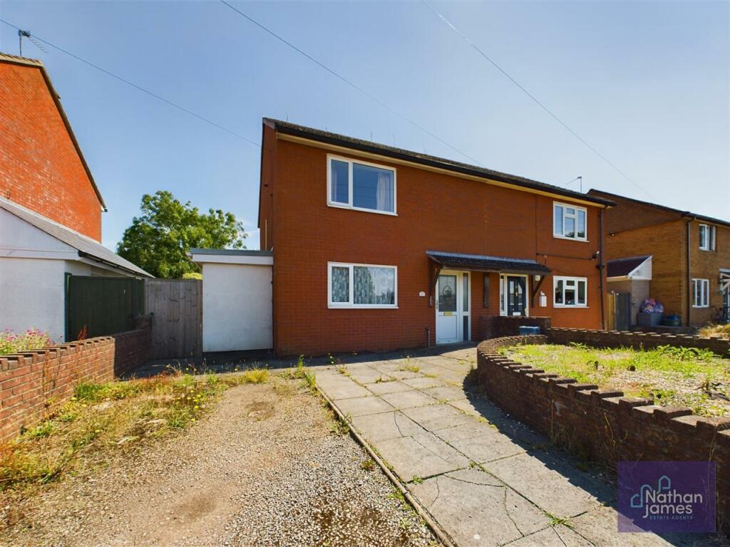 2 bedroom semidetached house for sale in Caemawr Rd, Caldicot, NP26