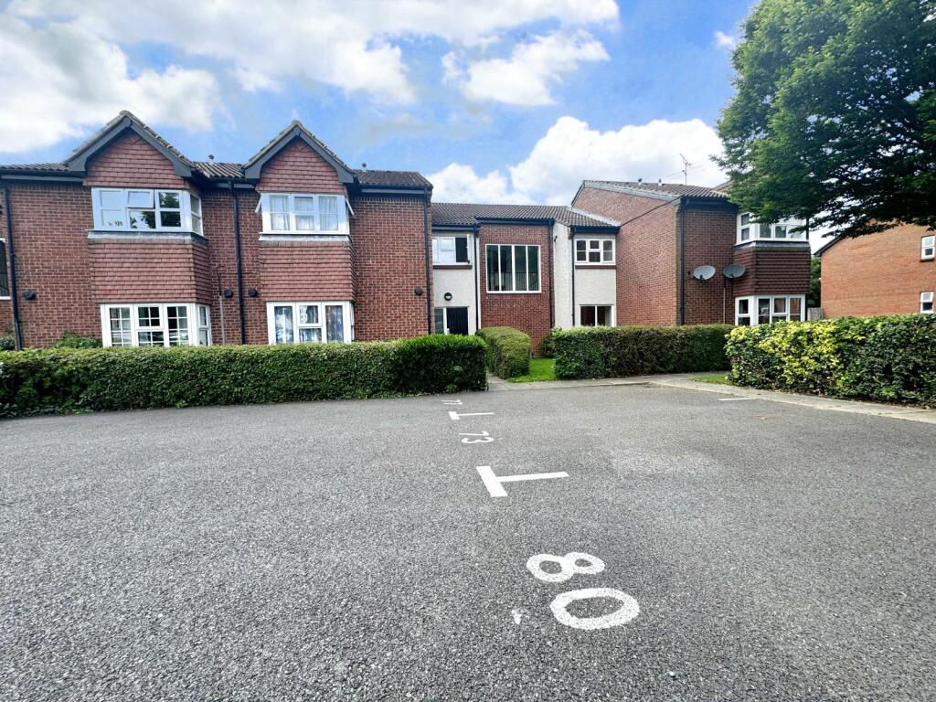 1 bedroom apartment for sale in Clarkes Drive, Uxbridge, Greater London