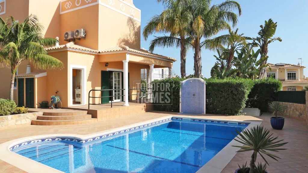 2 bedroom villa for sale in Algarve, Armação De Pera, Portugal