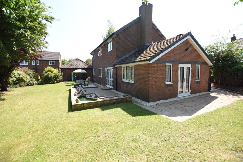 5 bedroom detached house for sale in Bracken Drive, Freckleton, PR4