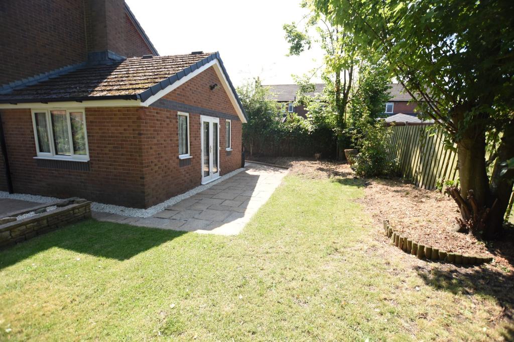 5 bedroom detached house for sale in Bracken Drive, Freckleton, PR4