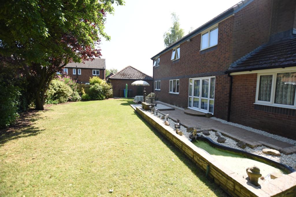 5 bedroom detached house for sale in Bracken Drive, Freckleton, PR4