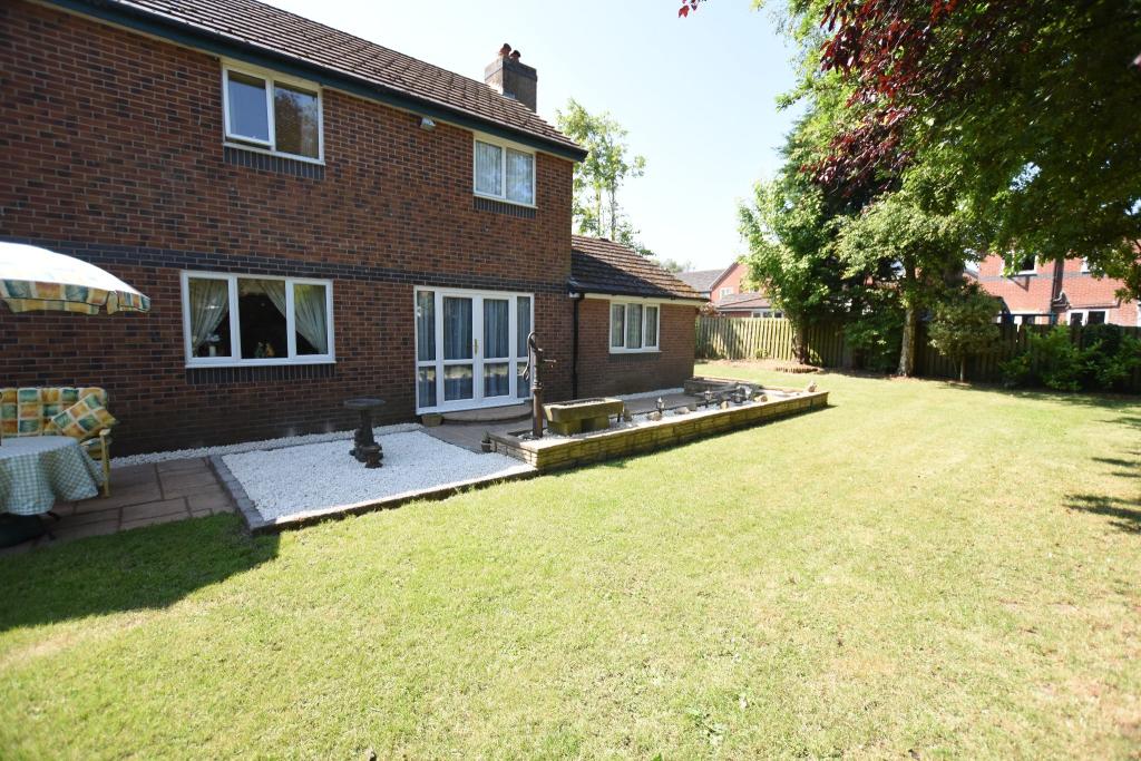 5 bedroom detached house for sale in Bracken Drive, Freckleton, PR4