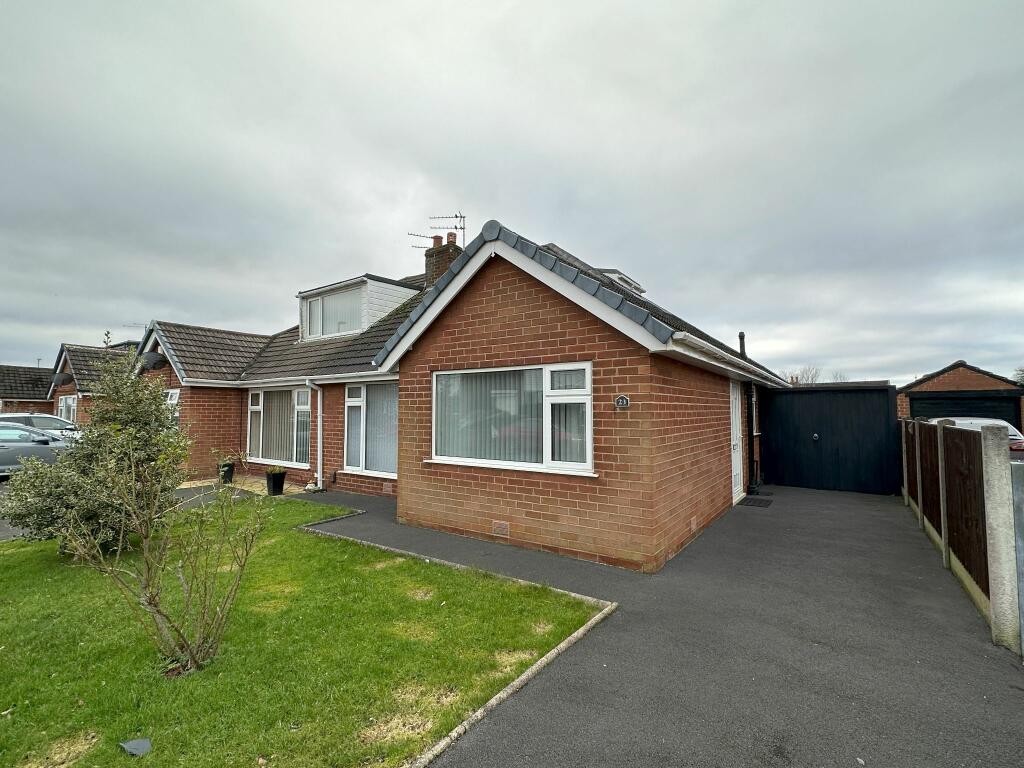 2 bedroom semidetached bungalow for sale in Poplar Avenue, Freckleton, PR4