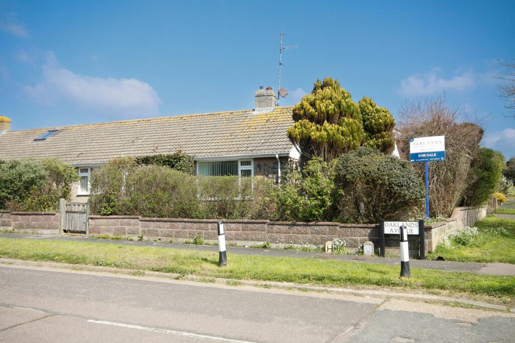 2 bedroom semidetached bungalow for sale in Oaklands Avenue, Saltdean