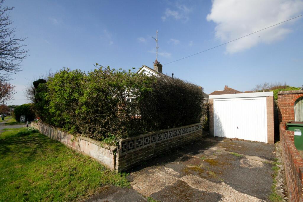 2 bedroom semidetached bungalow for sale in Oaklands Avenue, Saltdean