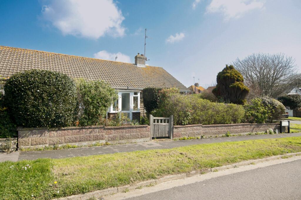 2 bedroom semidetached bungalow for sale in Oaklands Avenue, Saltdean
