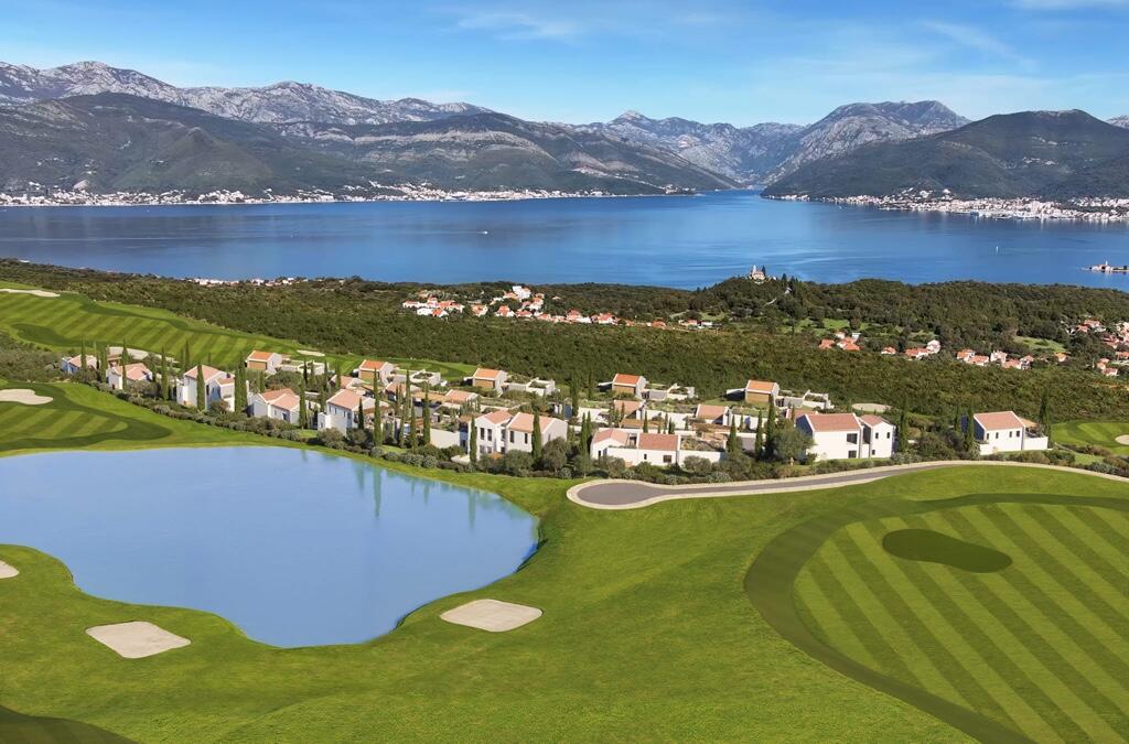 Main image of property: Lustica