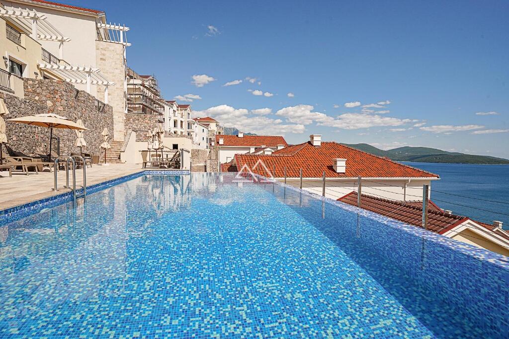 Main image of property: Lustica