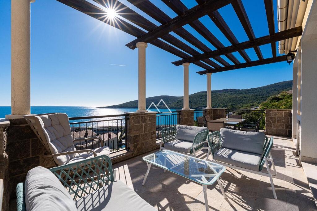 Main image of property: Lustica