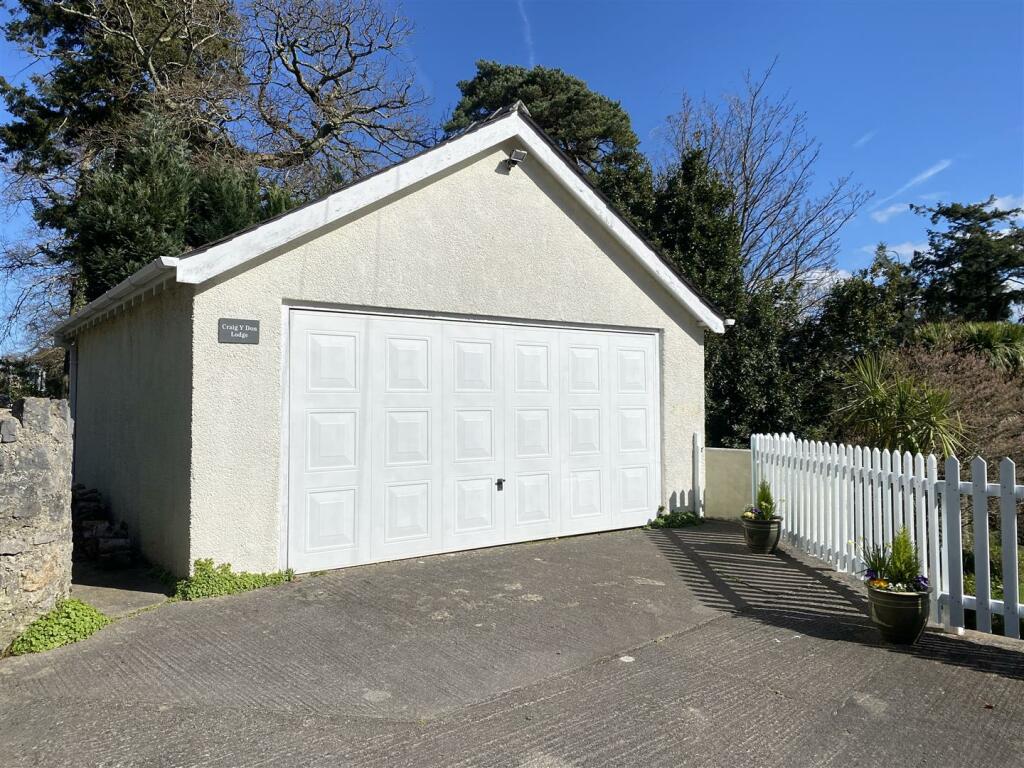 4 bedroom detached house for sale in Craig Y Don Lodge, Glyngarth