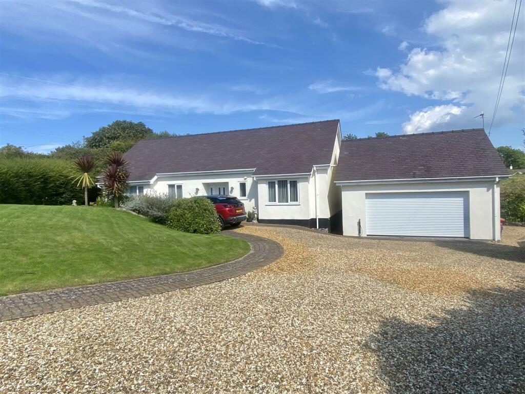 3 bedroom detached bungalow for sale in Llanddona, Beaumaris, LL58